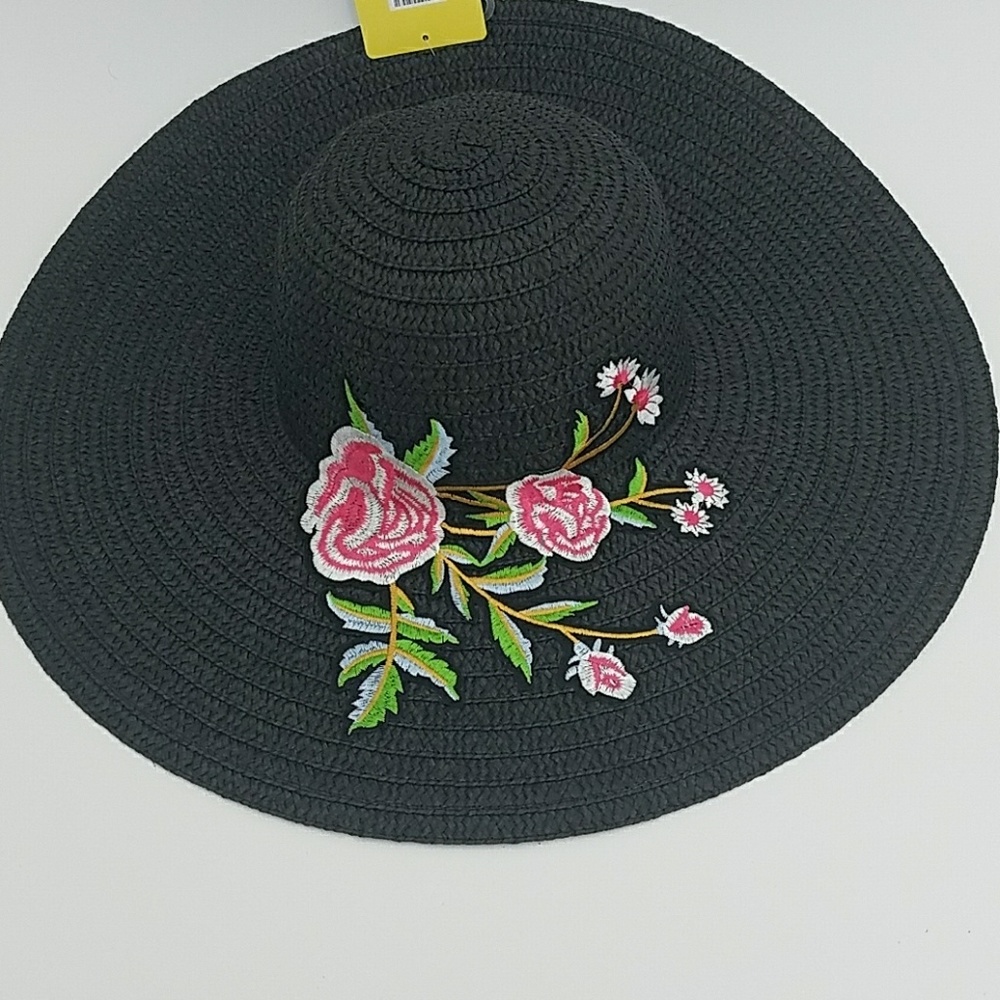 Beach-Ready Floppy Sun Hat - Picture 5 of 8